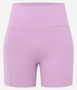 Bermuda deportiva de microfibra pesada color lila, sin estampa y con bolsillos laterales.