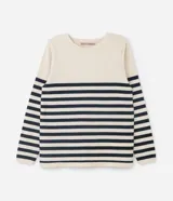Blusa de punto liviano color crema con rayas horizontales azul marino, cuello redondo y mangas largas.