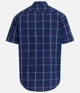 Camisa de manga corta con estampado de cuadros azules y blancos, cuello camisero y abotonadura frontal.