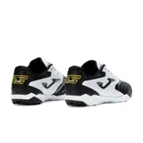 Championes deportivos Joma para fútbol 5, color negro con detalles en blanco. Fabricados con material sintético y rejilla mesh para mayor transpirabilidad y estabilidad. Cuentan con tecnología PERFECT FIT en la cordonera y pieza PROTECTION en la puntera.