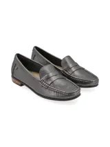 Mocasín Galgo de mujer, confeccionado en cuero color dorado. Diseño clásico y elegante con remache metálico con el logo de la marca.