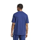 Remera Adidas azul con logo blanco estampado en el pecho.