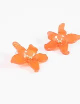 Aros colgantes con forma de flor roja de acrílico con centro dorado.