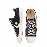 Championes urbanos Converse Star Player EV Ox, color negro con detalles en blanco, de caña baja y cierre con cordones.