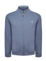 Buzo azul con cuello alto, cierre frontal y logo bordado en el pecho.