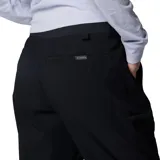 Pantalón jogger negro de mujer, marca Columbia, modelo Leslie Falls. Confeccionado con tejido Omni-Shield™ que repele la humedad y Omni-Shade™ UPF 50 que protege de los rayos UVA/UVB. Cuenta con cintura elástica, bolsillos laterales y traseros, y un bolsillo de seguridad con cremallera.