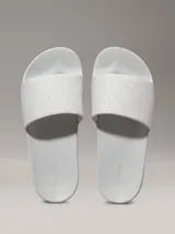 Chancletas Calvin Klein blancas con logo de la marca estampado en jacquard en la tira.