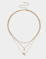 Collar corto dorado multicadena con dije de corazón y letra R.