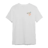 Remera blanca de algodón con cuello redondo y mangas cortas. Estampado en el pecho de una porción de pizza con contorno negro y relleno en amarillo y rojo.