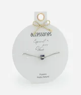 Pulsera plateada con dije de piedra natural azul.