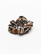 Coletero con estampado de piel de serpiente en tonos marrones, negros y blancos.