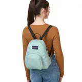 Mochila Jansport Half Pint color celeste con logo de la marca en el frente, asa de mano superior y bolsillo frontal con cierre.