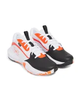 Championes de básquet Under Armour Lockdown 7, color blanco con detalles en negro y naranja. Presentan el logo de Under Armour en el lateral y suela con patrón de tracción multidireccional.