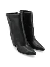 Bota de cuero negro con caña alta y polaina incorporada, taco cuadrado y punta fina. Diseño sofisticado con sutil brillo. Diseñada en Uruguay, fabricada en Brasil.