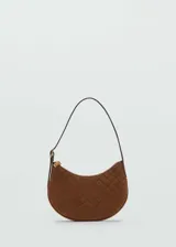 Bolso marrón de hombro tipo baguette, con estampado de logos y asa ajustable con hebillas.