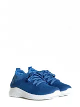 Zapatillas deportivas de color azul, con capellada de textil y suela de PVC.