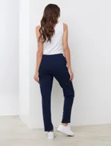 Pantalón jogger blanco de algodón con pretina elastizada.
