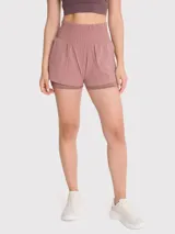 Short deportivo negro 2 en 1 con calza incorporada con bolsillo y pretina ancha.