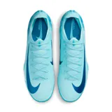 Championes de fútbol Nike Mercurial Zoom Vapor 16 Pro Tf, color celeste con detalles en azul.