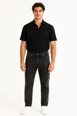 Pantalón de jean azul de corte skinny y tiro bajo.