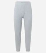 Conjunto de pijama de punto liviano color gris, compuesto por una blusa de mangas largas y cuello redondo, y un pantalón largo con cintura elástica.