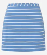 Minifalda de playa estampada con rayas horizontales azules y blancas. Confeccionada en microfibra.