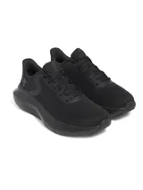 Championes de running Under Armour Charged Rogue 5, color negro con logo de la marca en el lateral.