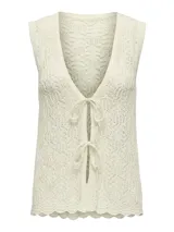 Chaleco de punto color crema con escote en V y lazo delantero. Diseño estructurado y calce ajustado.