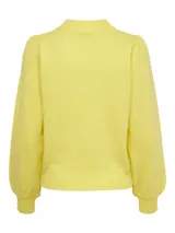 Suéter de punto color amarillo, con cuello semi alto, mangas largas abollonadas y puños ajustados.