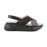 Sandalias con plataforma Korium Senna, color negro, con tiras cruzadas en el empeine y ajuste con hebilla en el tobillo.