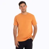 Remera celeste de algodón con cuello redondo y bolsillo en el pecho.