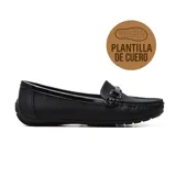 Mocasín negro con plantilla de cuero, ideal para un look casual.