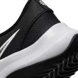 Championes Nike Legend Essential 3 Next Nature, color negro con suela blanca y logo plateado.