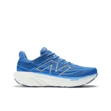 Championes de running New Balance Fresh Foam X More V4, color celeste con detalles en gris y blanco.