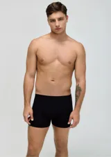 Pack de dos bóxers largos, uno blanco y otro negro, confeccionados en algodón y elastano, con cintura elástica personalizada.