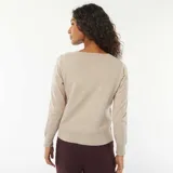 Cárdigan color beige de tejido de punto fino, con cuello redondo y cierre frontal con botones.