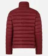 Campera puffer ultraligera color marrón, confeccionada en poliamida acolchada, con cuello alto y cierre por cremallera. Incluye bolsita con cordón.