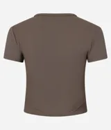 Top corto de manga corta y cuello redondo, color marrón topo, confeccionado en tejido acanalado.