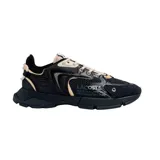 Zapatillas de deporte para hombre, con diseño moderno y detalles deportivos, en color negro y beige.