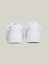 Zapatillas Tommy Jeans blancas de piel, con suela cupsole y detalle de ventilación en la parte superior. Presentan logo de Tommy Jeans en el lateral y en relieve en la entresuela.