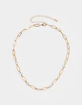 Collar corto bañado en oro con cadena de eslabones alargados y strass.
