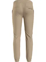 Joggers de hombre color beige, con cinturilla elástica y cordón, y dos bolsillos laterales.