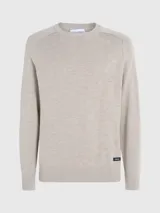 Sweater color gris claro de algodón orgánico con textura slub, cuello redondo, hombros caídos y etiqueta con logo de goma en el bajo.