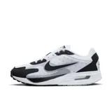 Championes Nike Air Max Solo, color blanco con detalles en negro.