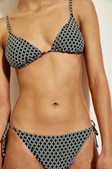 Vedetina de bikini estampada en blanco y negro con tiras para atar en los laterales.