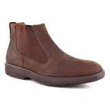 Bota casual de cuero marrón con elásticos laterales y suela de goma.