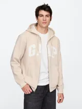 Canguro con cierre color beige claro, con capucha y logo GAP estampado en blanco en el frente.
