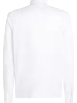 Camisa blanca de corte slim fit, confeccionada en tejido dobby de puro algodón con tecnología Flex que ofrece elasticidad en cuatro direcciones. Tiene cuello abotonado, logo de Tommy Hilfiger bordado en el pecho y cinta distintiva en el interior del cuello.