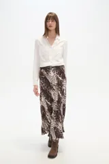 Falda larga de viscosa con estampado abstracto en blanco y negro.