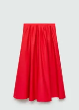 Falda midi roja de corte evasé con diseño de tablas y cierre de cremallera invisible en el lateral.